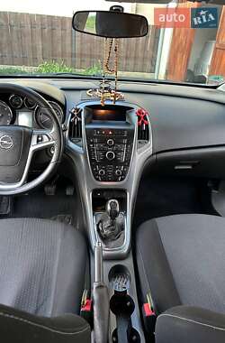 Универсал Opel Astra 2014 в 
