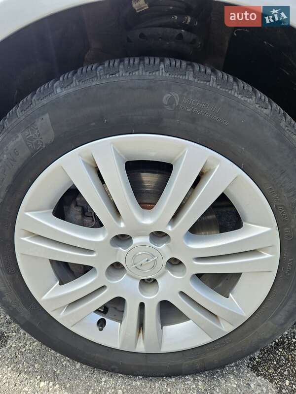 Универсал Opel Astra 2010 в Богородчанах