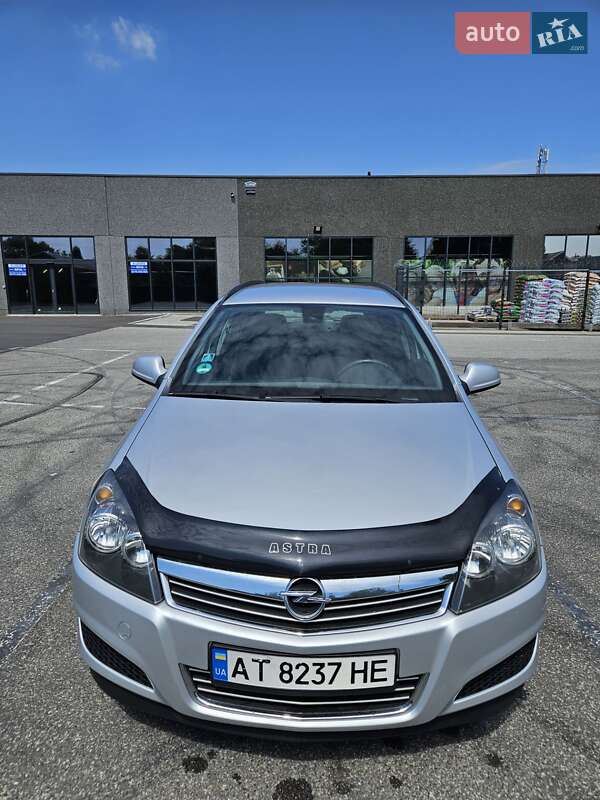 Универсал Opel Astra 2010 в Богородчанах