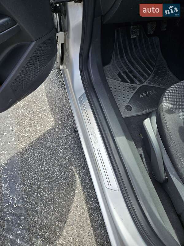 Универсал Opel Astra 2010 в Богородчанах