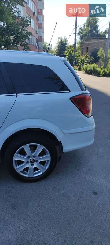 Универсал Opel Astra 2008 в Михайло-Ларином