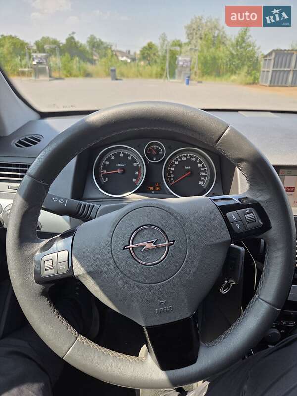 Универсал Opel Astra 2010 в Днепре