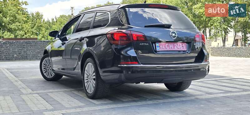 Универсал Opel Astra 2015 в Стрые