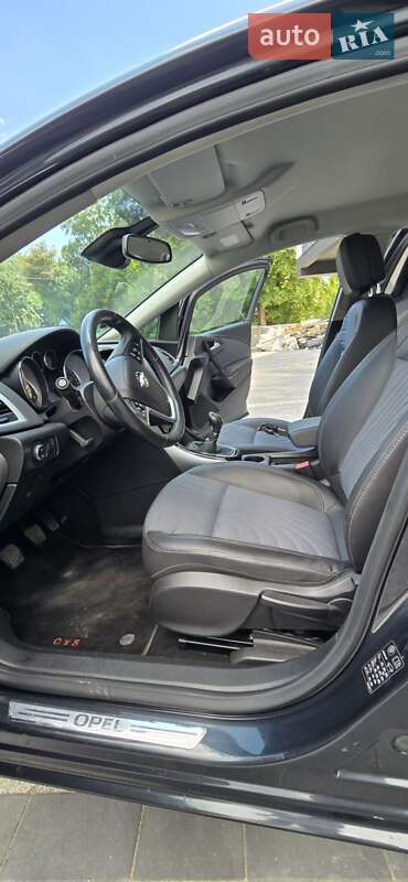 Универсал Opel Astra 2015 в Стрые