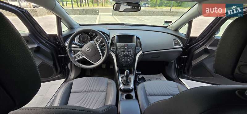 Универсал Opel Astra 2015 в Стрые