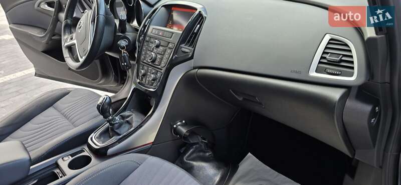 Универсал Opel Astra 2015 в Стрые