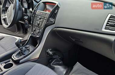 Универсал Opel Astra 2015 в 