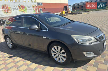 Універсал Opel Astra 2012 в Святопетрівське