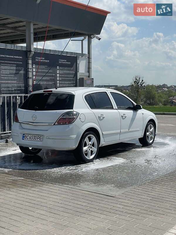 Хэтчбек Opel Astra 2006 в Львове