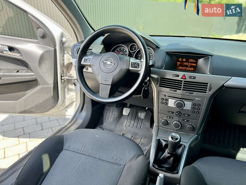 Універсал Opel Astra 2005 в Івано-Франківську