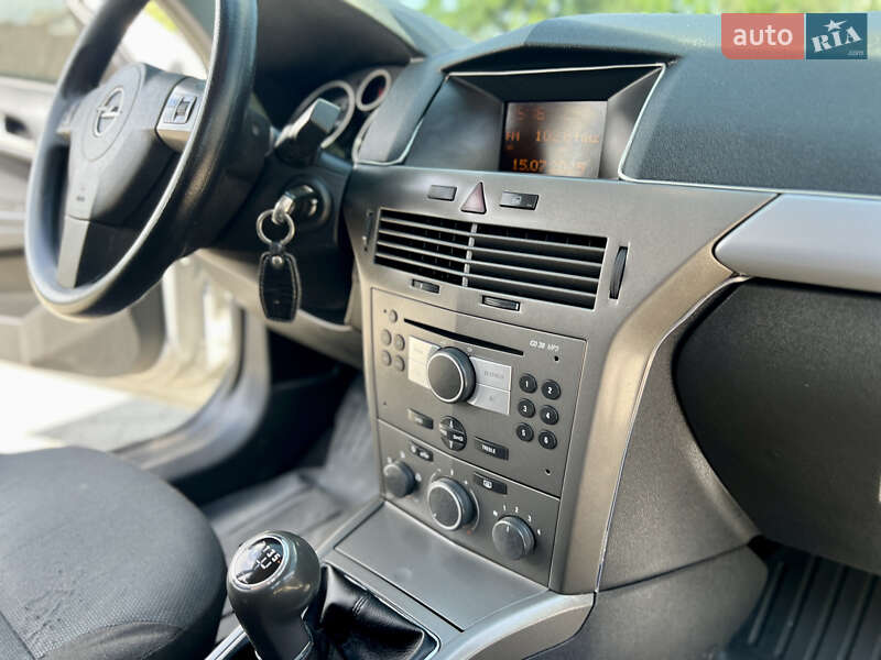 Універсал Opel Astra 2005 в Івано-Франківську