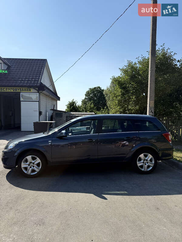 Универсал Opel Astra 2010 в Звенигородке