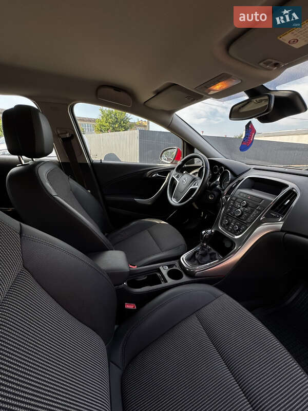 Хэтчбек Opel Astra 2011 в Каменке