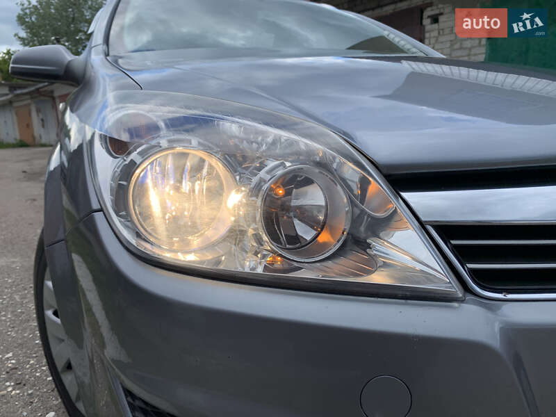 Универсал Opel Astra 2009 в Житомире