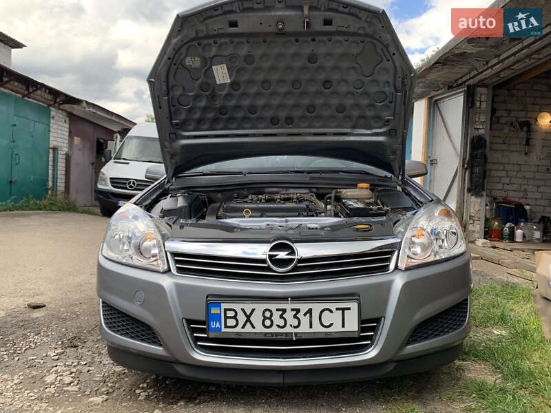 Универсал Opel Astra 2009 в Житомире