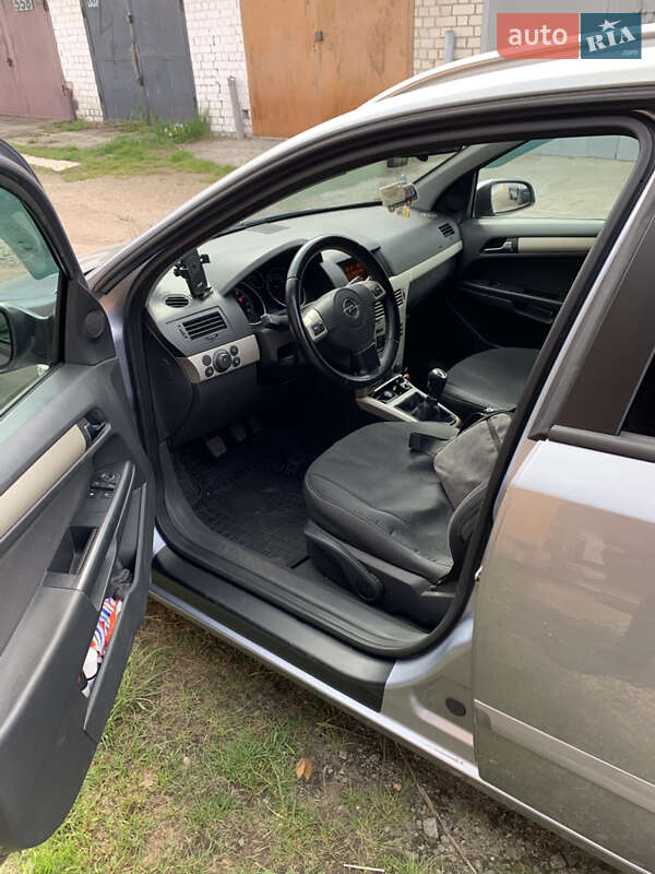Универсал Opel Astra 2009 в Житомире