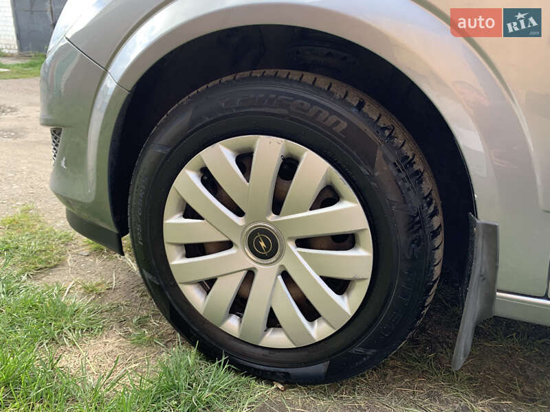 Универсал Opel Astra 2009 в Житомире