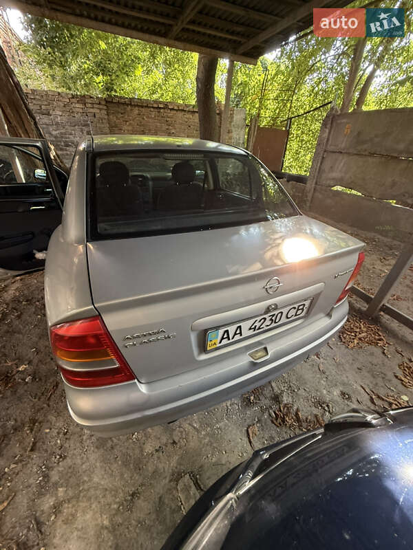 Седан Opel Astra 2006 в Києві