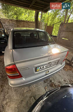 Седан Opel Astra 2006 в 