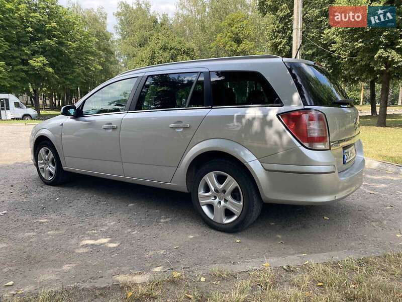 Универсал Opel Astra 2011 в Сумах