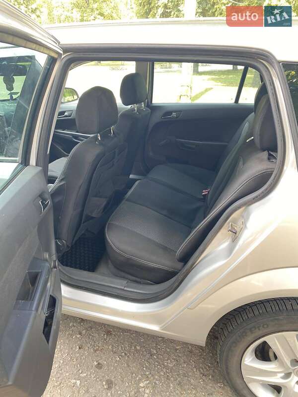 Универсал Opel Astra 2011 в Сумах