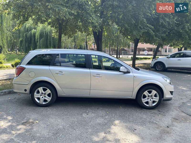 Универсал Opel Astra 2011 в Сумах