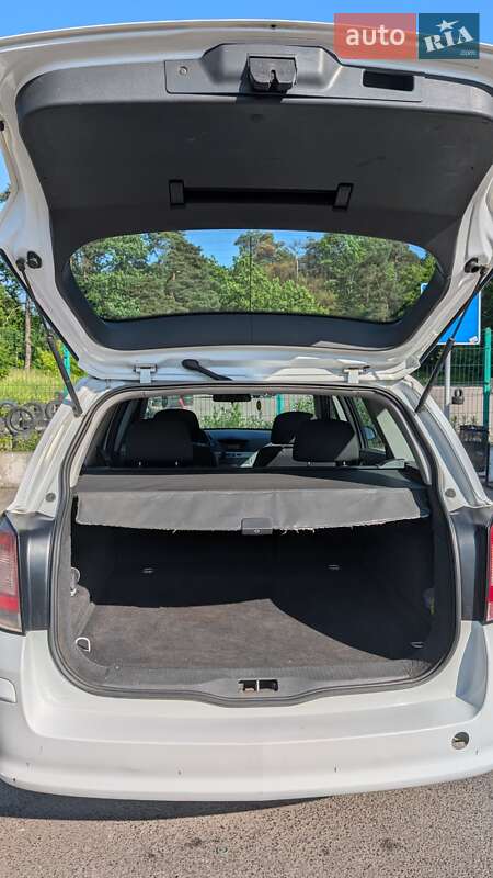 Універсал Opel Astra 2011 в Львові