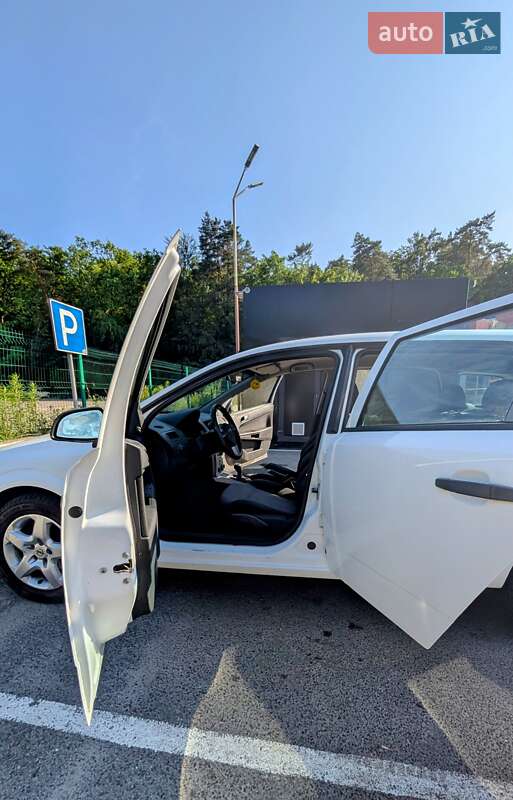 Універсал Opel Astra 2011 в Львові