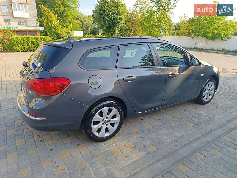 Универсал Opel Astra 2015 в Львове