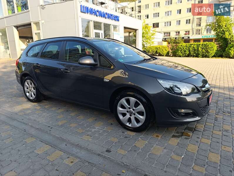 Универсал Opel Astra 2015 в Львове