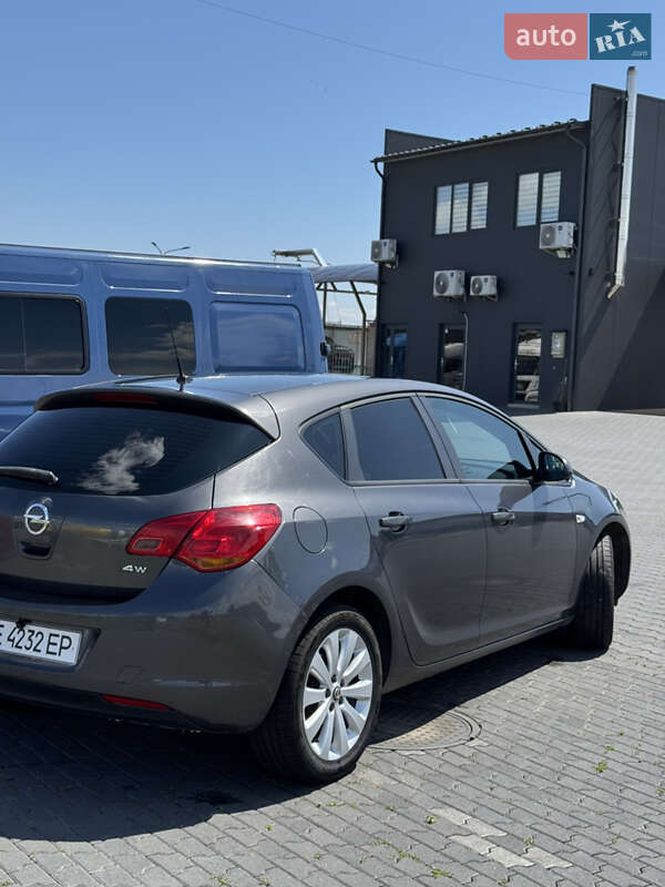 Хэтчбек Opel Astra 2010 в Черновцах