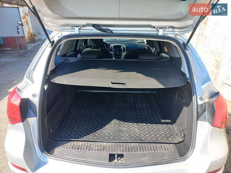 Универсал Opel Astra 2011 в Киеве