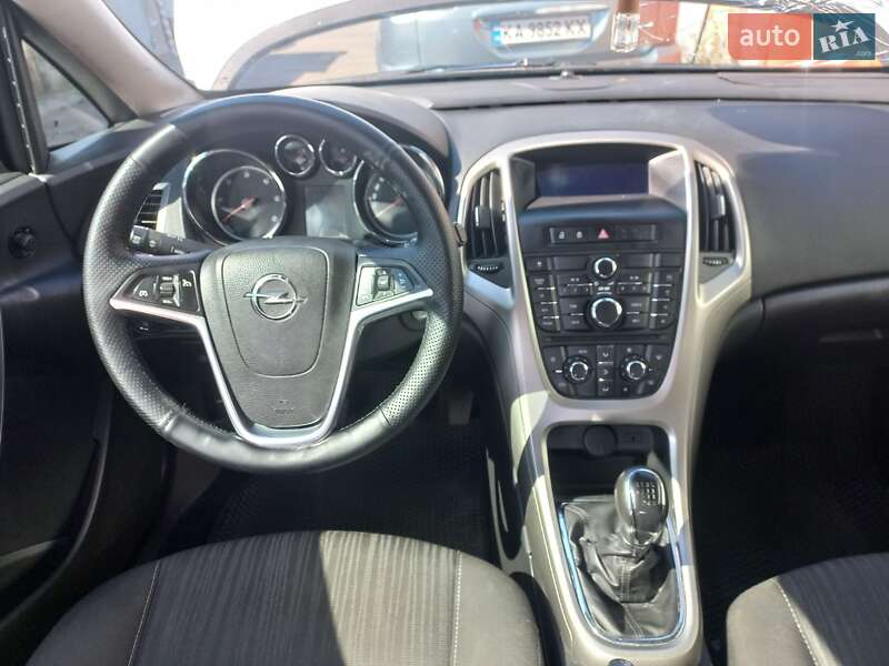 Универсал Opel Astra 2011 в Киеве