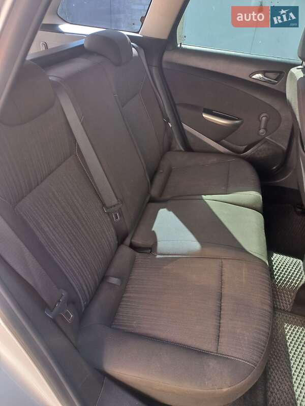 Универсал Opel Astra 2011 в Киеве