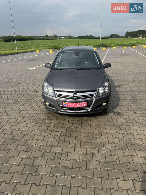 Универсал Opel Astra 2009 в Луцке