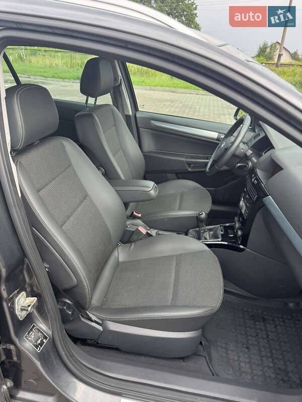 Универсал Opel Astra 2009 в Луцке