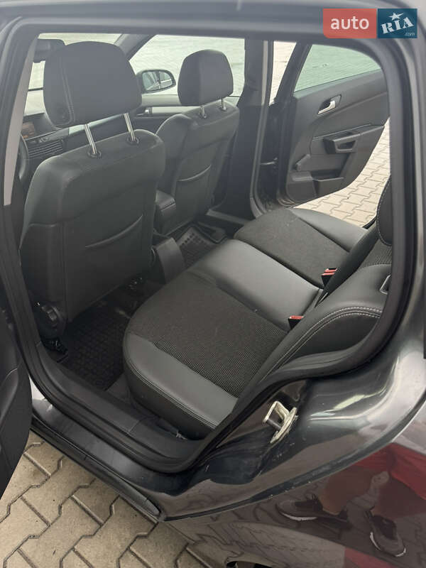 Универсал Opel Astra 2009 в Луцке