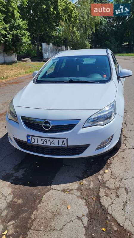 Універсал Opel Astra 2012 в Новопокровці