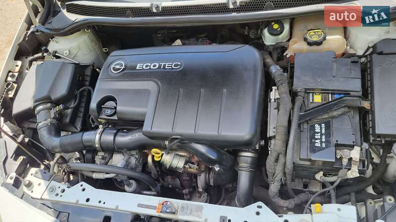 Універсал Opel Astra 2012 в Новопокровці