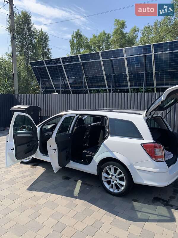 Универсал Opel Astra 2010 в Павлограде