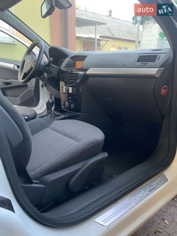 Универсал Opel Astra 2010 в Павлограде