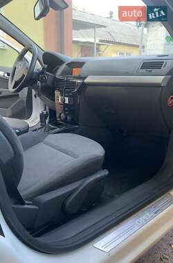 Универсал Opel Astra 2010 в 