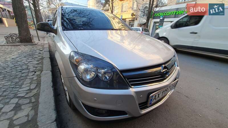 Седан Opel Astra 2011 в Харькове