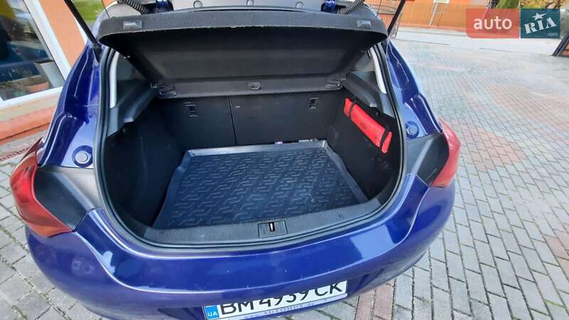 Хетчбек Opel Astra 2011 в Охтирці