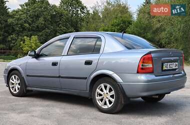 Седан Opel Astra 2004 в 