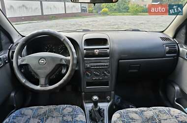 Седан Opel Astra 2004 в 