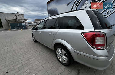 Универсал Opel Astra 2010 в 