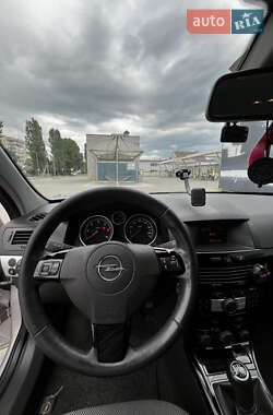 Универсал Opel Astra 2010 в 