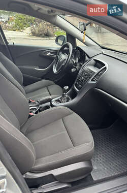 Универсал Opel Astra 2013 в 