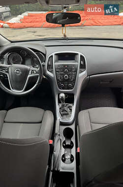 Универсал Opel Astra 2013 в 